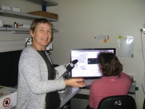 Adi and Naomi in the confocal room